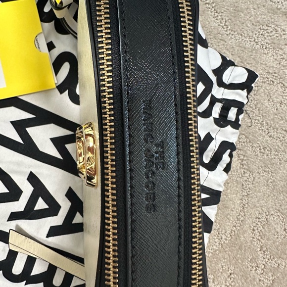 Marc Jacobs Cream and Black Crossbody Bag - Picture 3 of 8